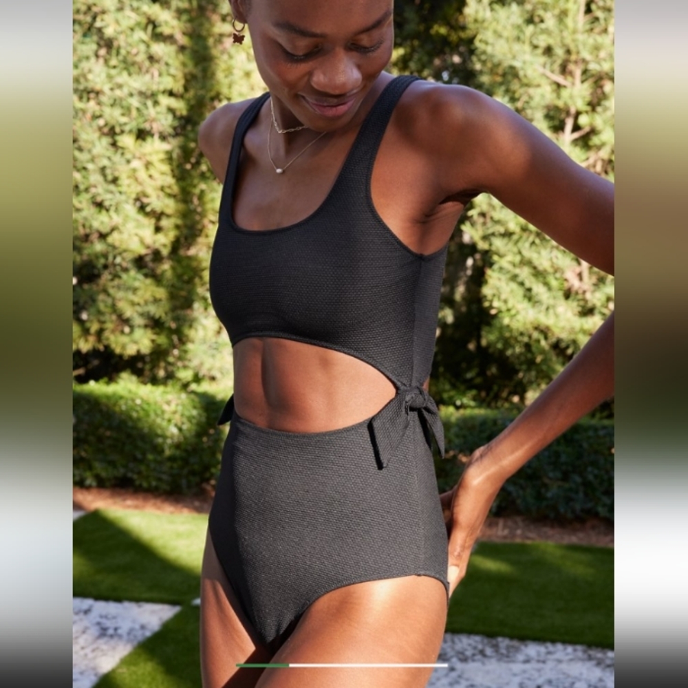 🆕️NWT Aerie Pique Cut Out Scoop One Piece Swimsuit in 'Black', Medium